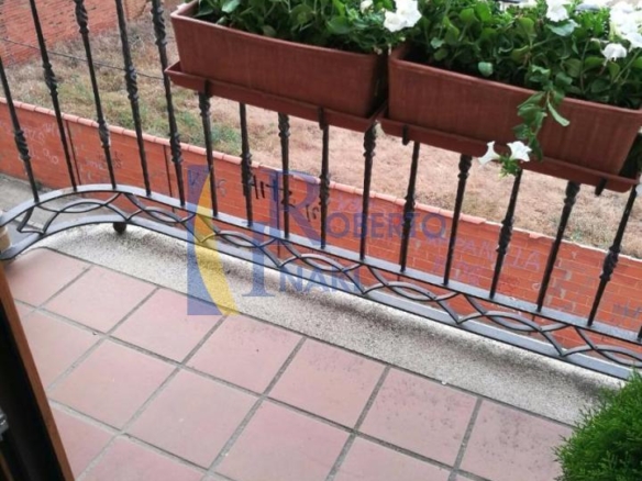 VENTA PISO SEMINUEVO. ALGUNOS MUEBLES
