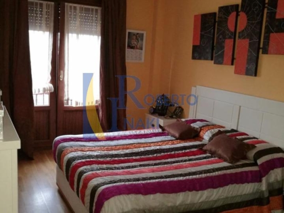 VENTA PISO SEMINUEVO. ALGUNOS MUEBLES