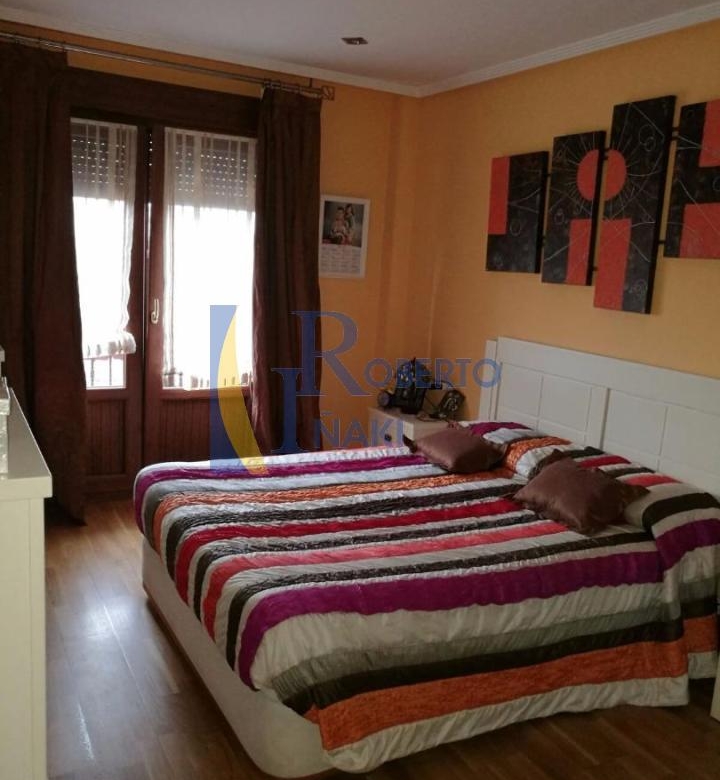 VENTA PISO SEMINUEVO. ALGUNOS MUEBLES