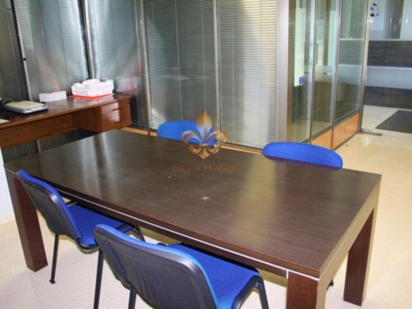 Fantástico local en venta en O Porriño
