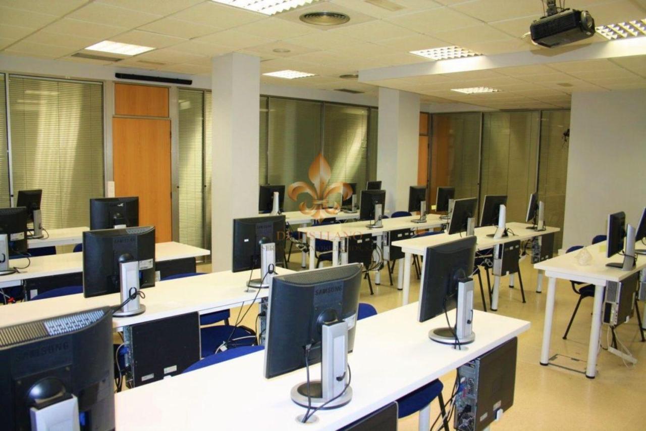Fantástico local en venta en O Porriño