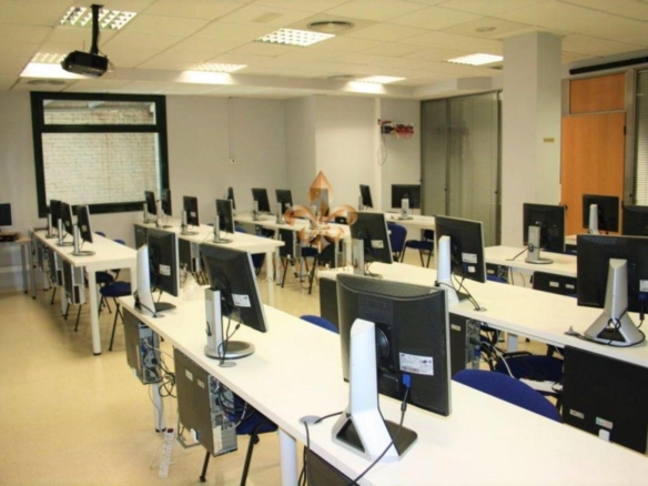 Fantástico local en venta en O Porriño