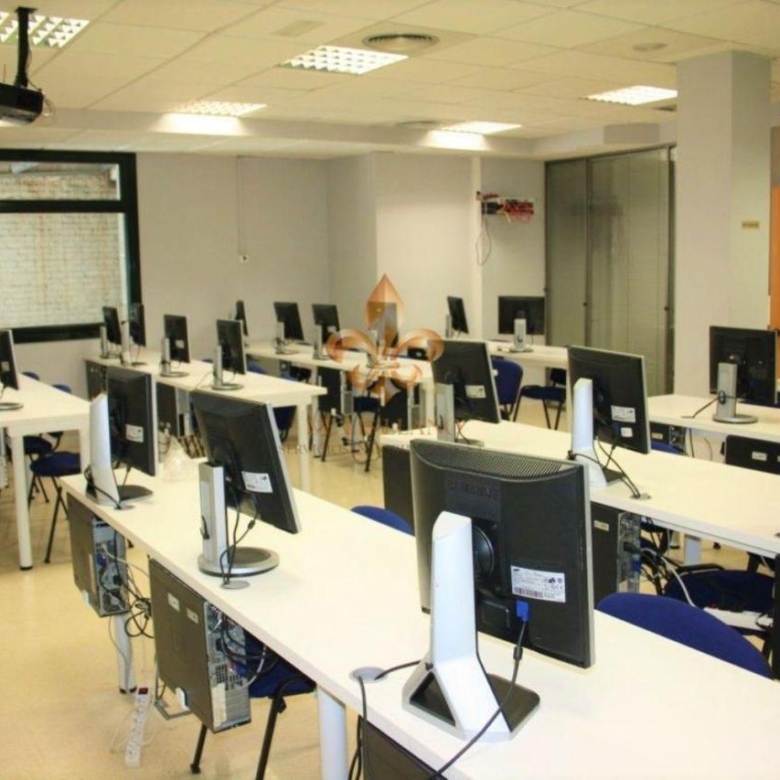 Fantástico local en venta en O Porriño