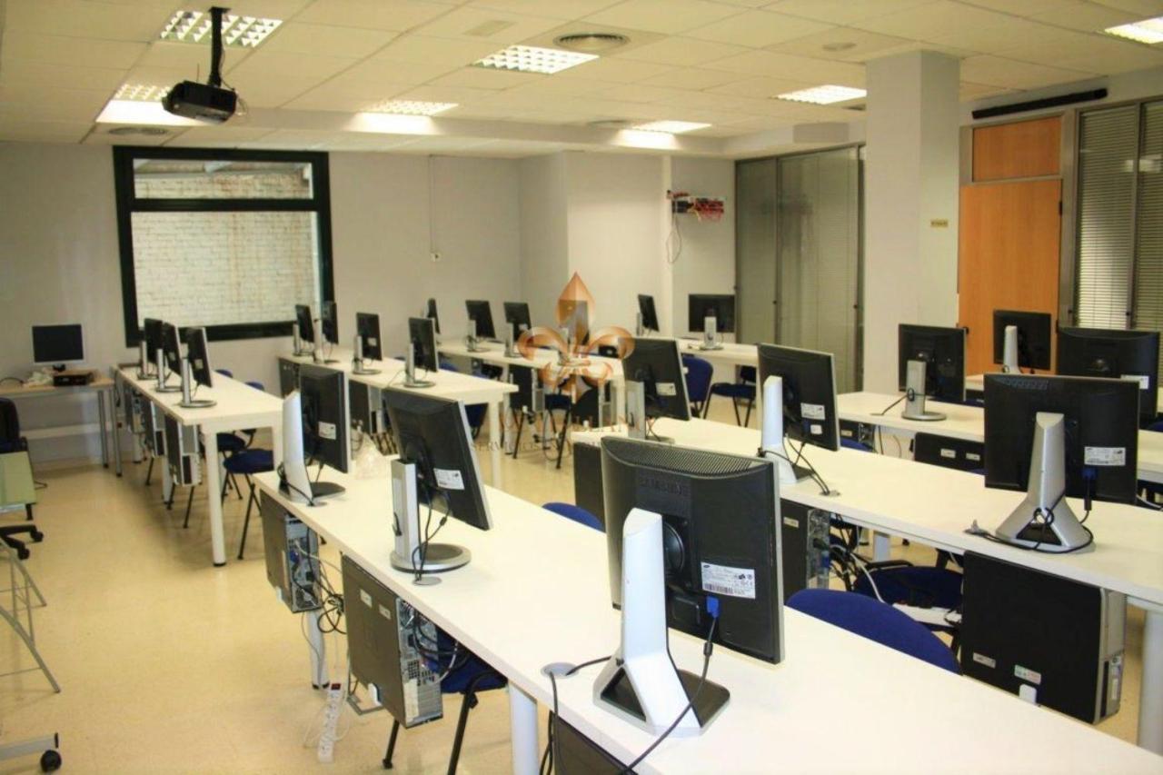 Fantástico local en venta en O Porriño