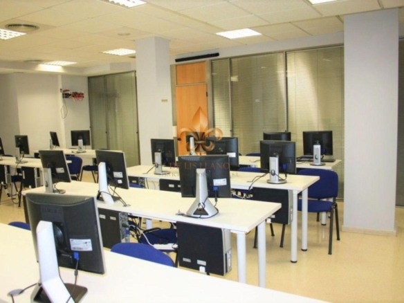 Fantástico local en venta en O Porriño