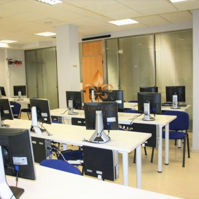 Fantástico local en venta en O Porriño