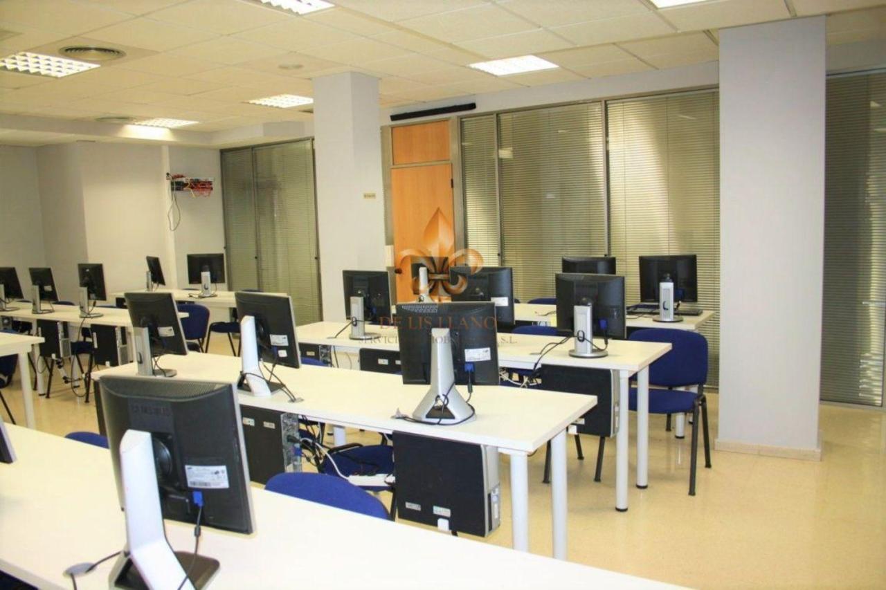 Fantástico local en venta en O Porriño