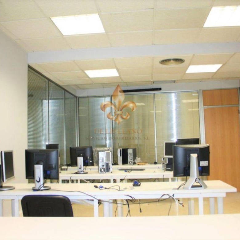 Fantástico local en venta en O Porriño