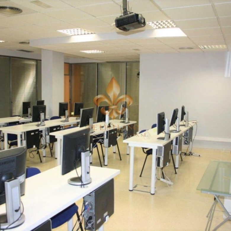 Fantástico local en venta en O Porriño