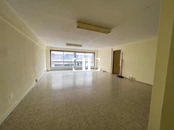 Local comercial en Vigo: Ideal para Oficinas con Garaje Espacioso