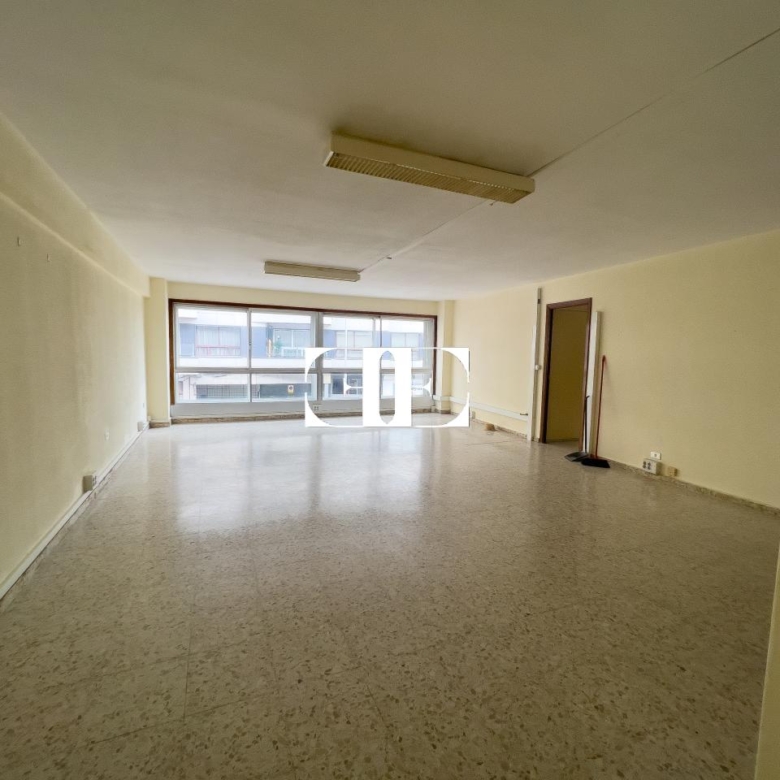 Local comercial en Vigo: Ideal para Oficinas con Garaje Espacioso