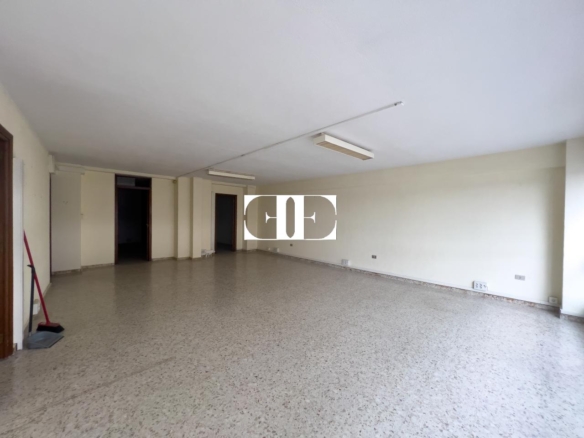 Local comercial en Vigo: Ideal para Oficinas con Garaje Espacioso