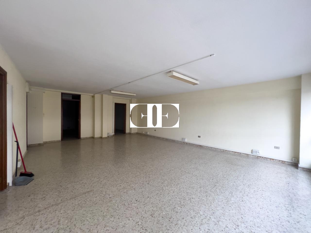 168728916175200023856_168664128820 Local comercial en Vigo: Ideal para Oficinas con Garaje Espacioso