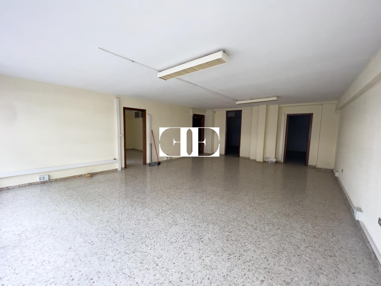 168728916177100023856_168664128716 Local comercial en Vigo: Ideal para Oficinas con Garaje Espacioso
