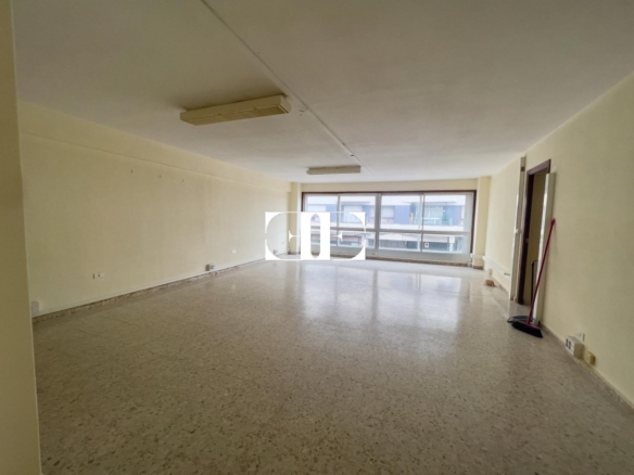 Local comercial en Vigo: Ideal para Oficinas con Garaje Espacioso