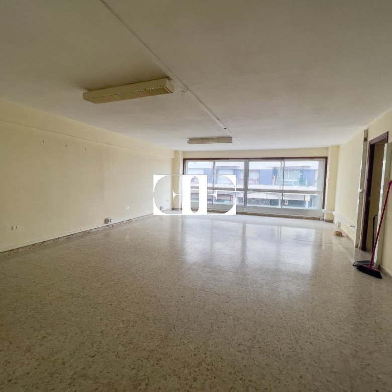 Local comercial en Vigo: Ideal para Oficinas con Garaje Espacioso