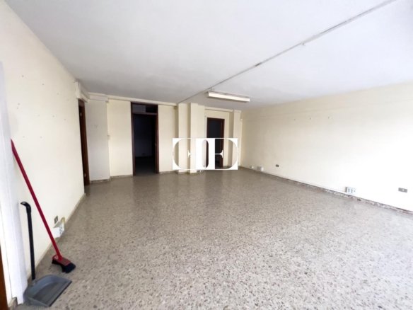 Local comercial en Vigo: Ideal para Oficinas con Garaje Espacioso