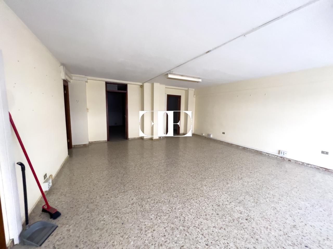 168728916301100023856_168664128084 Local comercial en Vigo: Ideal para Oficinas con Garaje Espacioso