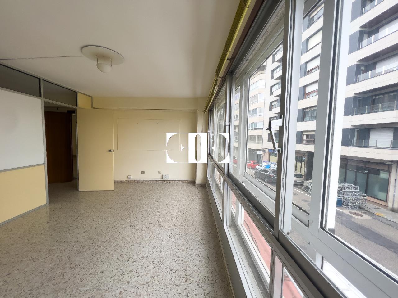 168728916333200023856_168664128291 Local comercial en Vigo: Ideal para Oficinas con Garaje Espacioso