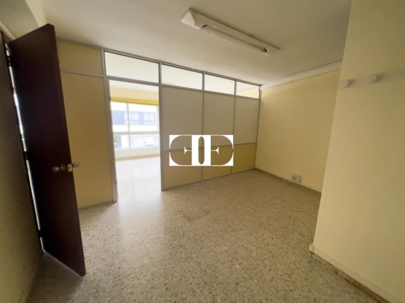 Local comercial en Vigo: Ideal para Oficinas con Garaje Espacioso