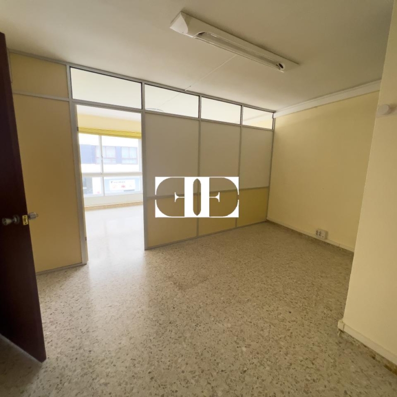 Local comercial en Vigo: Ideal para Oficinas con Garaje Espacioso
