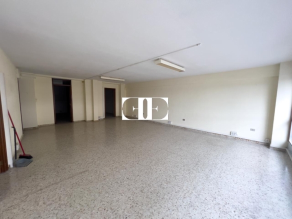 Local comercial en Vigo: Ideal para Oficinas con Garaje Espacioso