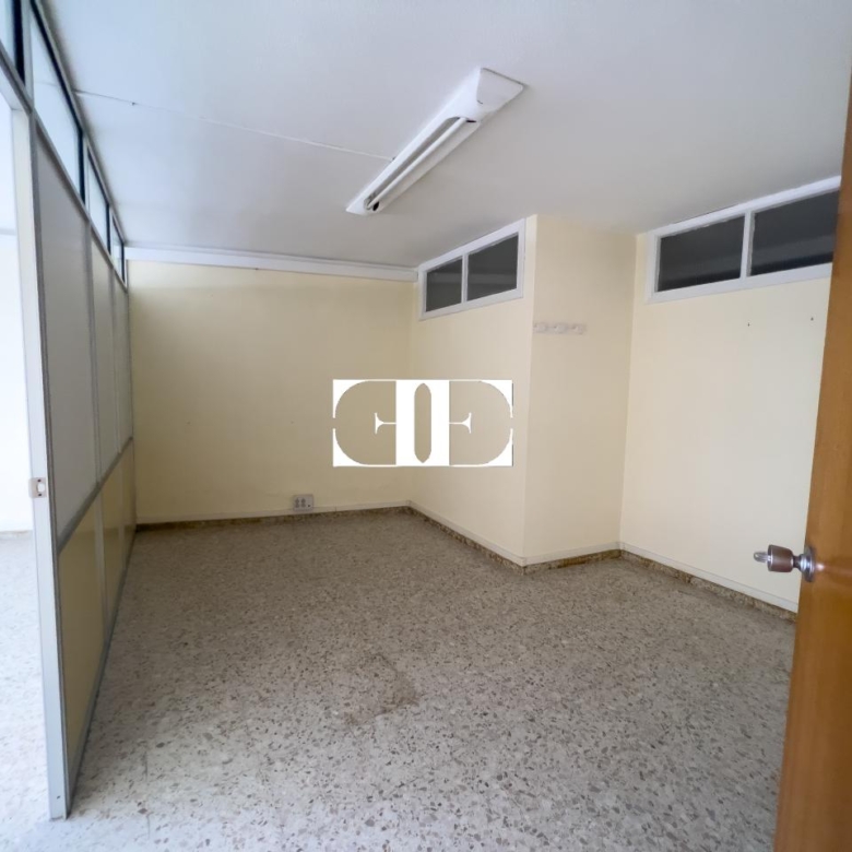 Local comercial en Vigo: Ideal para Oficinas con Garaje Espacioso