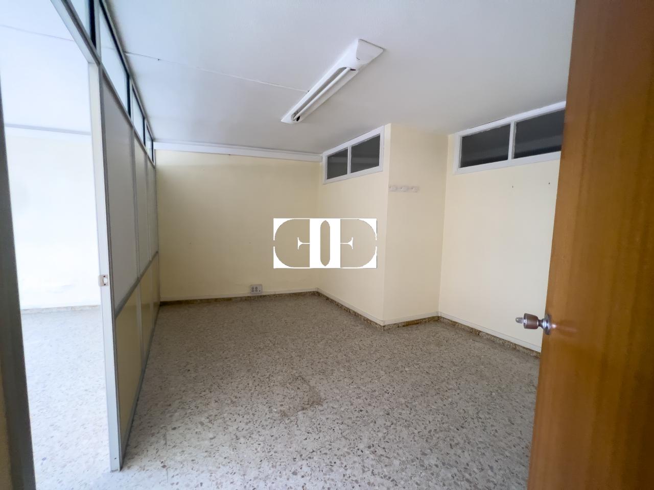 168728916550100023856_168664128612 Local comercial en Vigo: Ideal para Oficinas con Garaje Espacioso