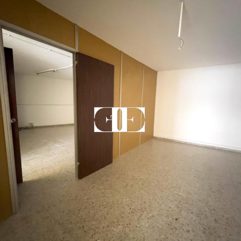 Local comercial en Vigo: Ideal para Oficinas con Garaje Espacioso