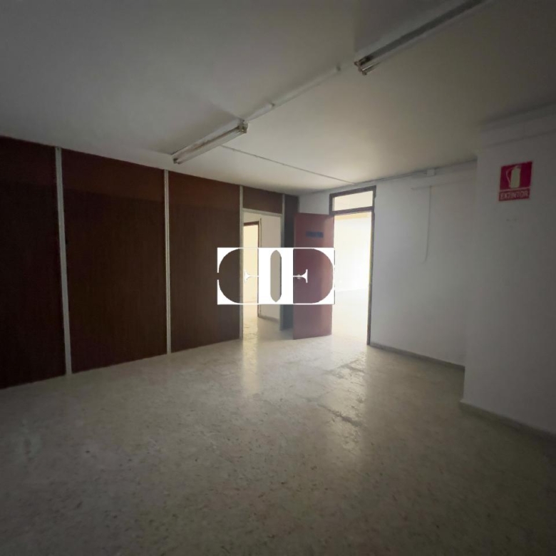 Local comercial en Vigo: Ideal para Oficinas con Garaje Espacioso