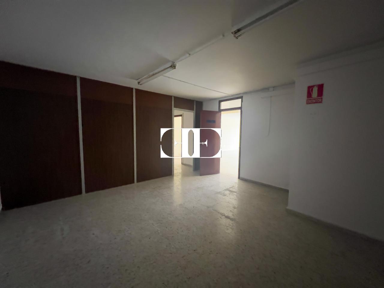 168728916708500023856_168664127777 Local comercial en Vigo: Ideal para Oficinas con Garaje Espacioso