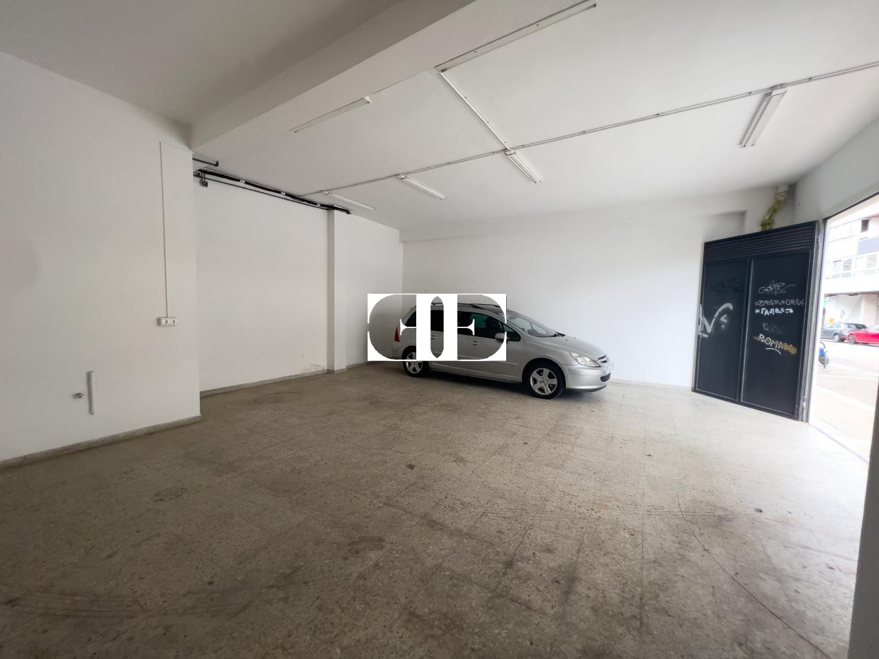 168728916851900023856_168664129346 Local comercial en Vigo: Ideal para Oficinas con Garaje Espacioso