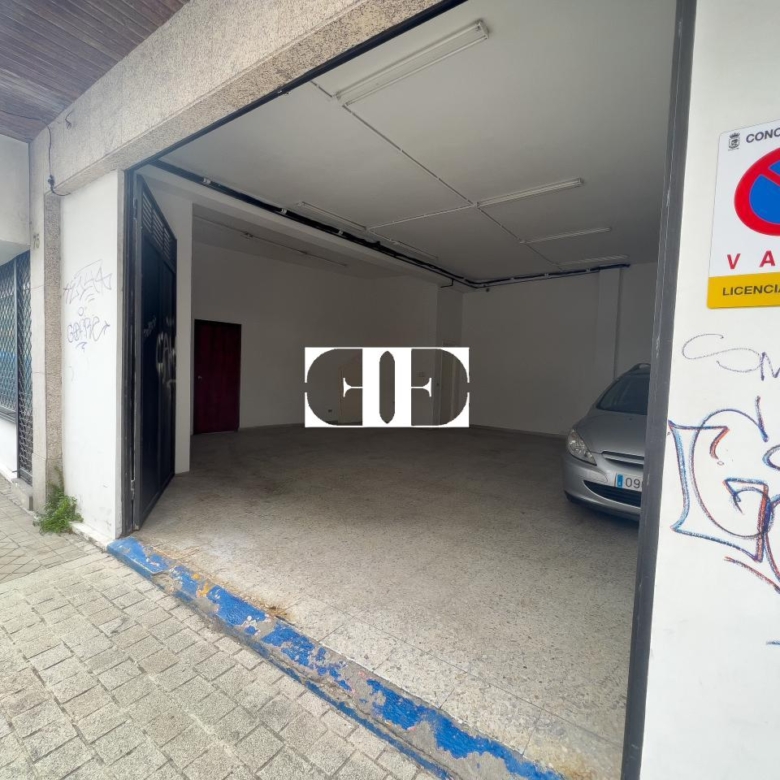 Local comercial en Vigo: Ideal para Oficinas con Garaje Espacioso