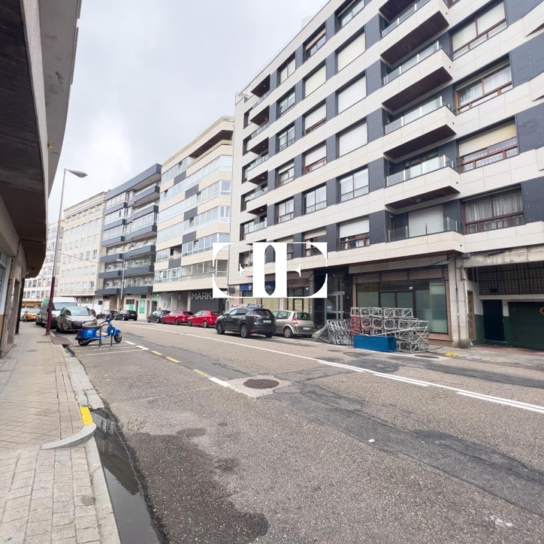 Local comercial en Vigo: Ideal para Oficinas con Garaje Espacioso
