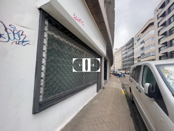 Local comercial en Vigo: Ideal para Oficinas con Garaje Espacioso