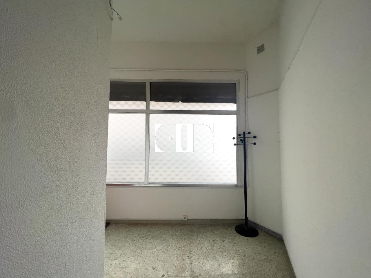 168728917302700023856_168664126953 Local comercial en Vigo: Ideal para Oficinas con Garaje Espacioso