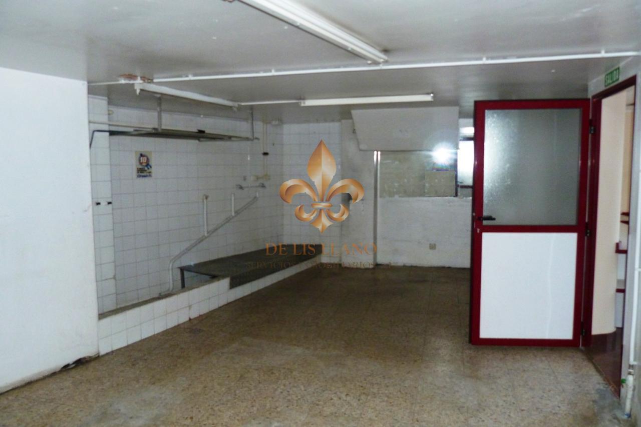 168814186978300023894_168814160030 Local en venta en Pi y Margall – Camelias, Vigo