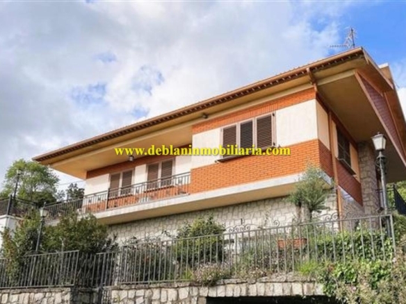 VIVIENDA UNIFAMILIAR 389 M2, CON PISCINA