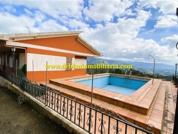 VIVIENDA UNIFAMILIAR 389 M2, CON PISCINA