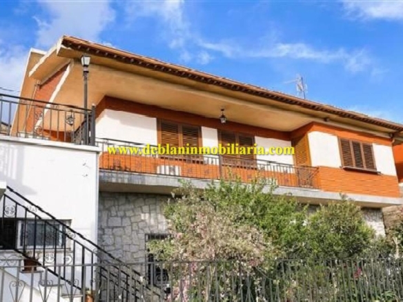 VIVIENDA UNIFAMILIAR 389 M2, CON PISCINA