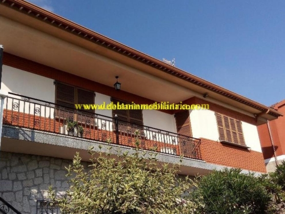 VIVIENDA UNIFAMILIAR 389 M2, CON PISCINA