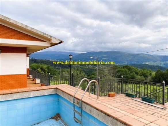 VIVIENDA UNIFAMILIAR 389 M2, CON PISCINA