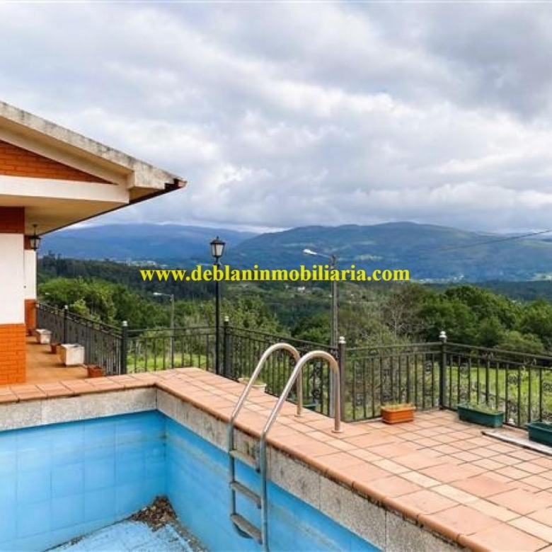 VIVIENDA UNIFAMILIAR 389 M2, CON PISCINA