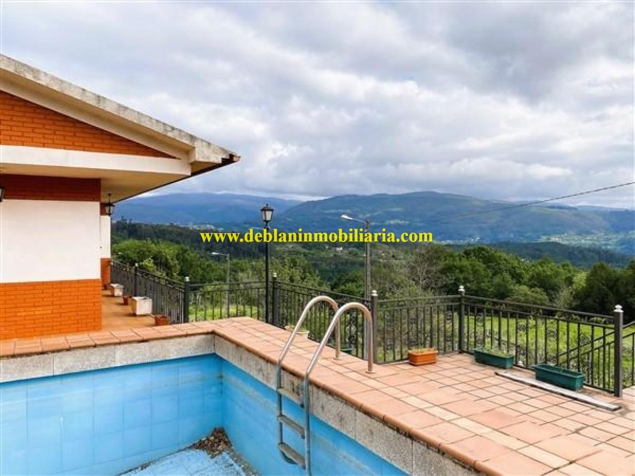 VIVIENDA UNIFAMILIAR 389 M2, CON PISCINA