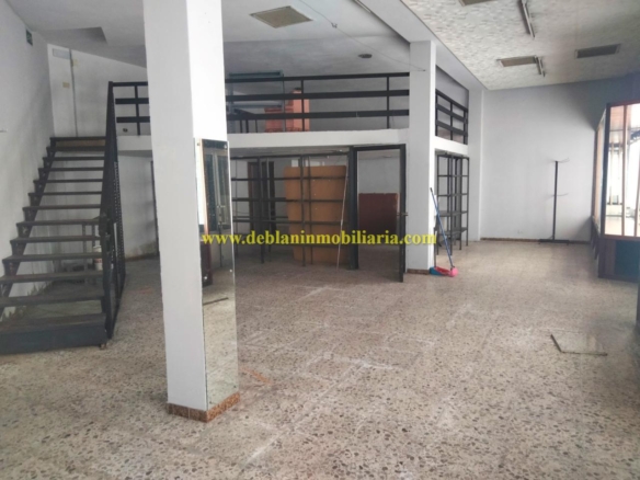 SE ALQUILA LOCAL COMERCIAL EN EL CENTRO DE TUI