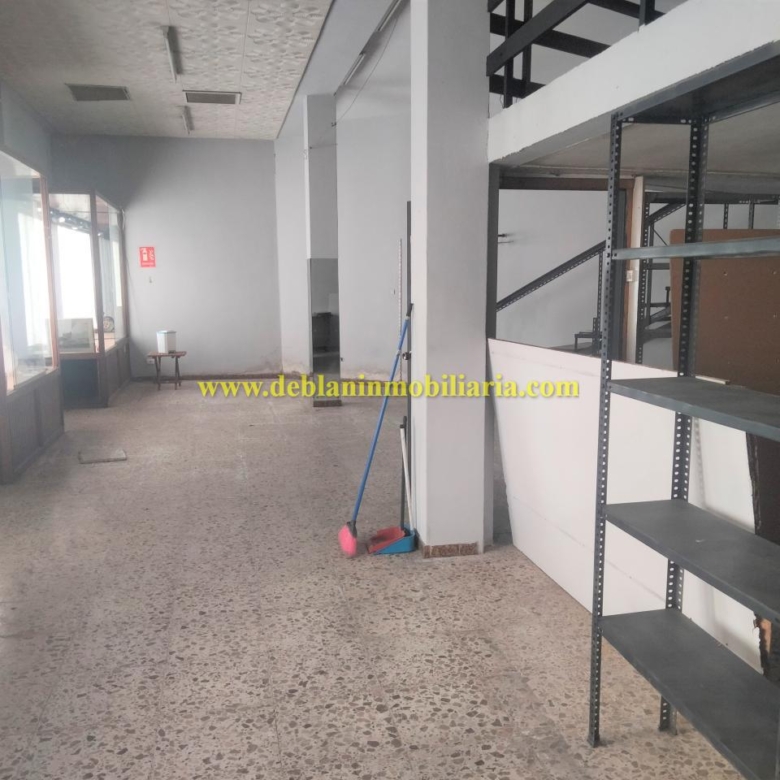 SE ALQUILA LOCAL COMERCIAL EN EL CENTRO DE TUI