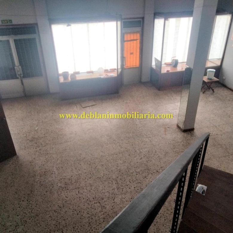 SE ALQUILA LOCAL COMERCIAL EN EL CENTRO DE TUI