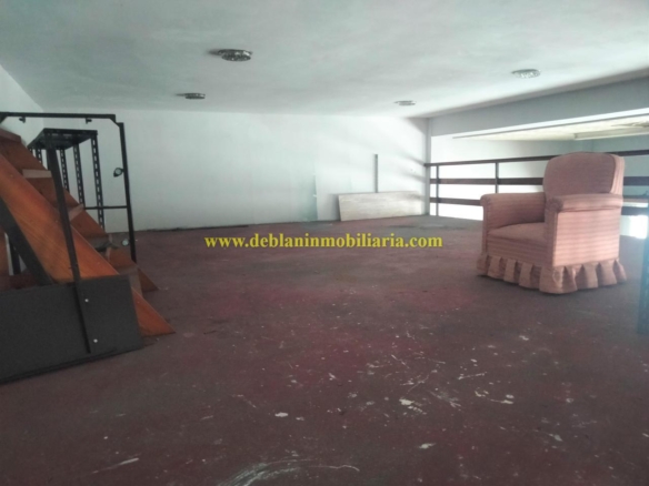 SE ALQUILA LOCAL COMERCIAL EN EL CENTRO DE TUI