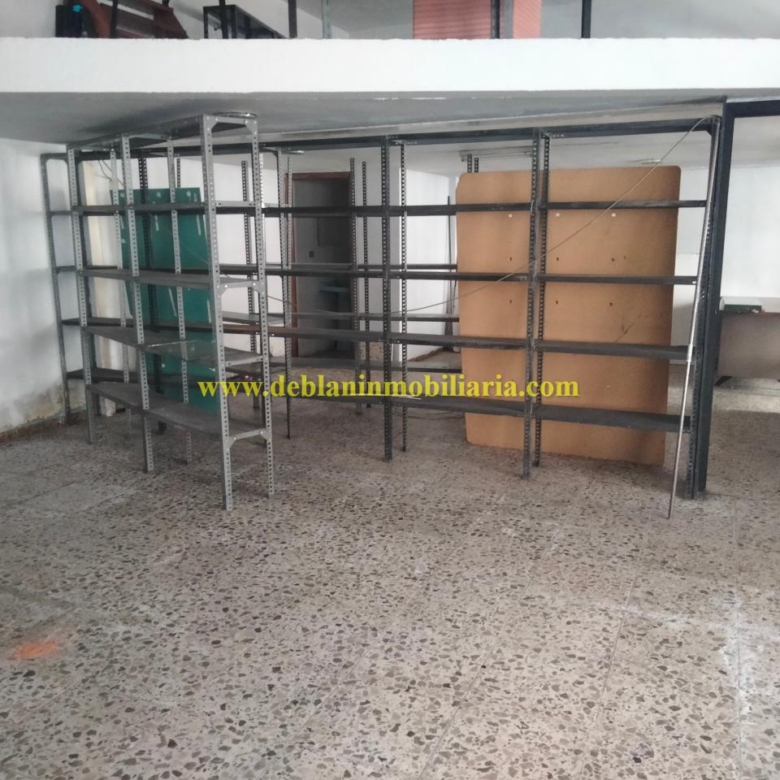 SE ALQUILA LOCAL COMERCIAL EN EL CENTRO DE TUI