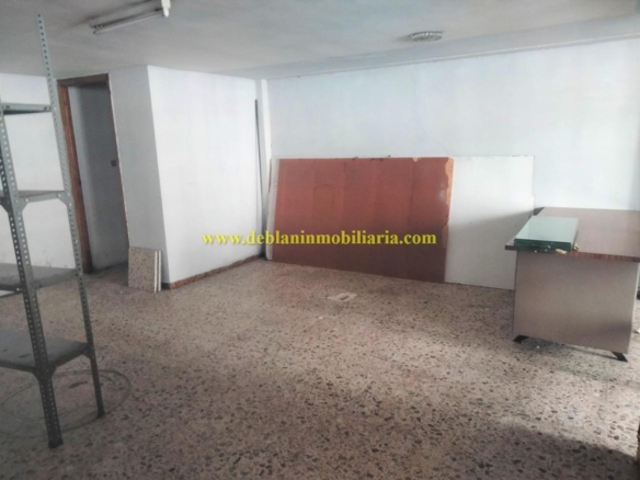 SE ALQUILA LOCAL COMERCIAL EN EL CENTRO DE TUI